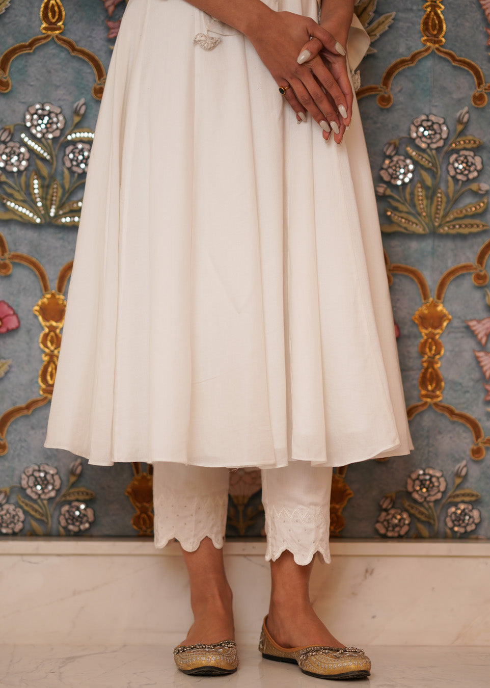 White Moss Crepe Puff Sleeve Kurta Pant With Stole