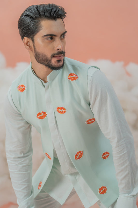 Lip Locked Bundi only