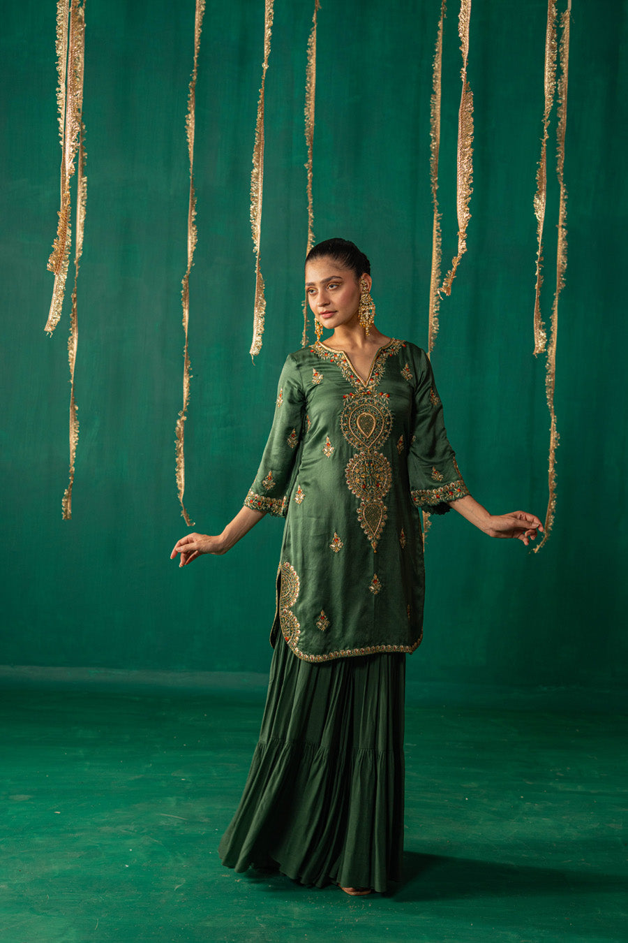 Green Straight Kurta With Staright Pants