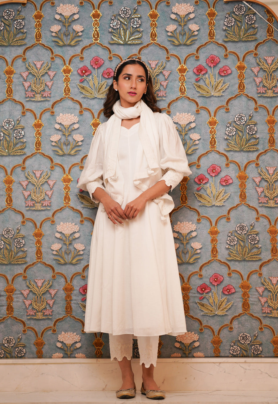 White Moss Crepe Puff Sleeve Kurta Pant With Stole