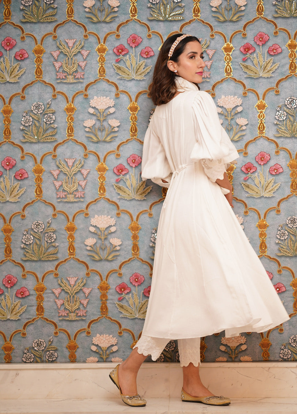 White Moss Crepe Puff Sleeve Kurta Pant With Stole