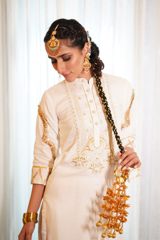 White Moss Crepe Kurta Salwar Set With Potli Bag